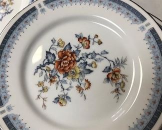 Another set of china.  I like this pattern too but the solid white is really begging to go home with me.