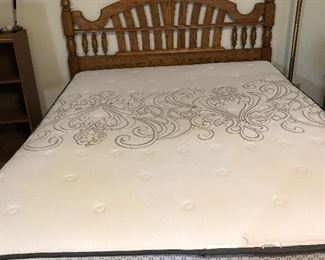 Queen mattress 

