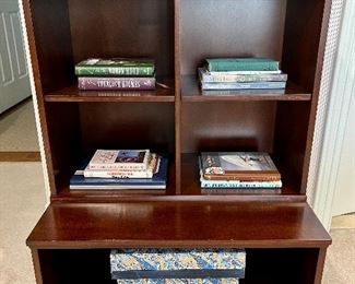 Book/display shelf 
