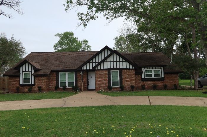 Wonderful Home with Nice Gameroom - Patio - Shed - Barn - Full and House is FOR SALE