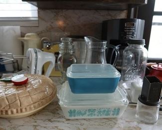 Vintage Pyrex- Pie Pan with Lid