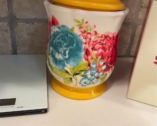 . . . cute biscuit jar