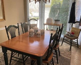 Kitchen table, 6 chairs/ 1 leaf  . No maker- "Ethan Allen Style", excellent condition 