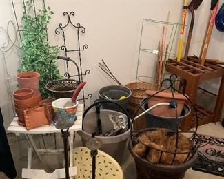 Planters, pots, 