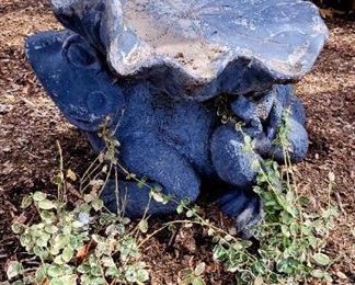 Cement, Frog w/ Lilly 