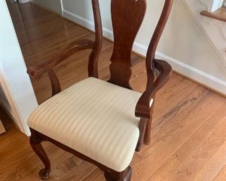 Sumter 6 chair dining set - with two insertable leafs.