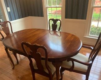 Sumter 6 chair dining set - with two insertable leafs.