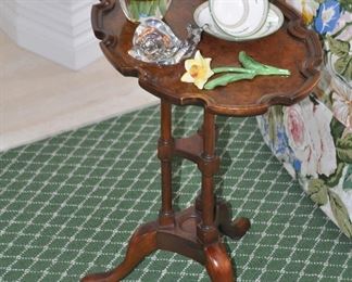 Petite Carved Oval Burl-wood Side Table by Baker, Historic Charleston Collection. W13" x H22" x D16"