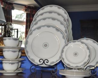 Royal Doulton "Albany", Five Piece Place Setting for Six 