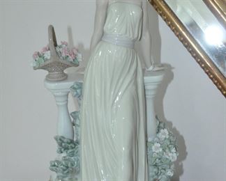 Lladro Figurine, "Time for Reflection", 14"