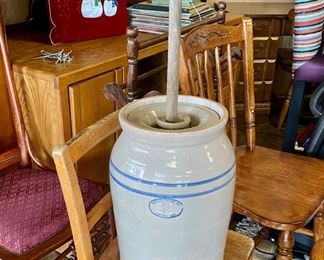 MARSHALL POTTERY CO., 5 Gallon Antique Butter Churn with Dasher and Llid