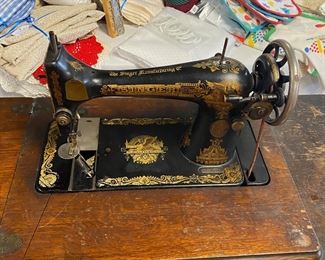c.1901 SINGER SPHINX Treadle Sewing Machine