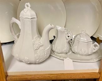 Vintage RED CLIFF Teapot, Creamer, Sugar and Serving Plate 