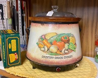 c.1970's COUNTRY CROCK COOKER (and it works)