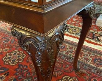 Detail in the side and legs of the table.