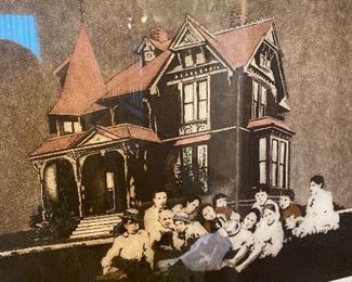 Close up of the art.