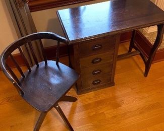 Another view of the desk and chair.