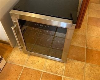 $90  Nutri Chef 16 bottle wine cooler. 