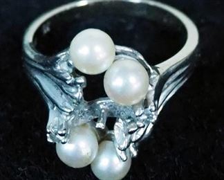 White Gold 14 Karat Plum Ring With Pearl And Diamond Stone Setting