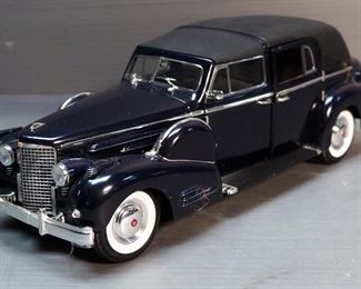 Sunny Side Die-cast 1938 Cadillac Town Car, 1/18th Scale Model Car