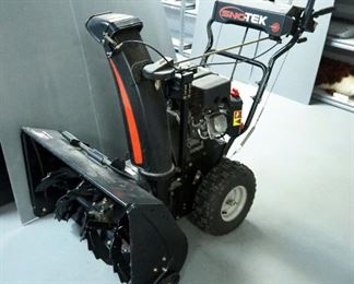 Ariens Sno-Tek Self Propelled 28" Gas Powered 208cc Snow Blower