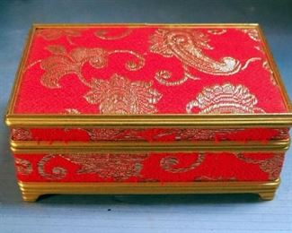 Dresser Top 4-Drawer Jewelry Box With Mirror, 22" x 13.5" x 11"