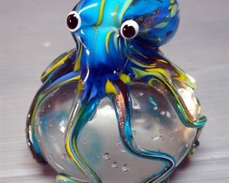 Art Glass Sea Animals Including Octopus, Stingray, Sea Turtle, Angel Fish And Whale