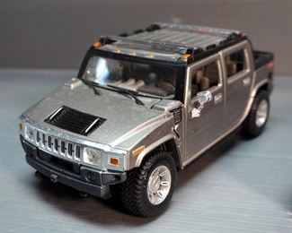 Maisto Diecast 2000 Chevrolet SSR 1/25th Scale, Hummer H2 1/27 Scale, Thunderbird 2004 1/24th Scale Model Cars