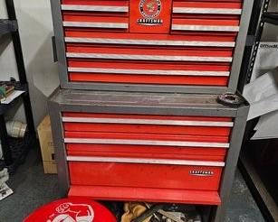 https://www.auctionninja.com/hewitt-estates-and-antiques/product/craftsman-rolling-tool-cart-includes-miscellaneous-tools-accessories--1518.html