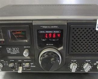 REALISTIC DX-302 AC/DC QUARTZ SYNTHESIZED COMMUNICATION RECEIVER