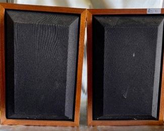 LOT OF 2 DESIGN ACOUSTICS D6 SPEAKERS