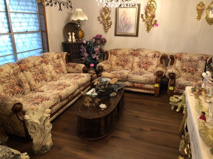 Vintage 3 pc living room set - still in nice shape!