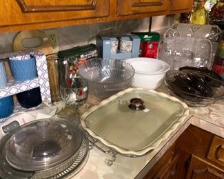 Lots of nice kitchen stuff!