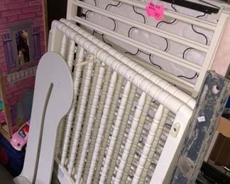 Very nice white baby bed