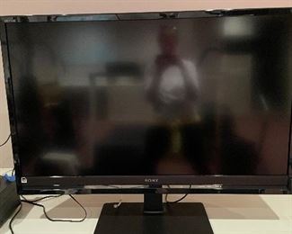 Sony Bravia 48" TV. Photo 1 of 3. 