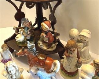 16 Figurines a Vintage Wooden Shelf