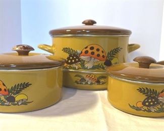 1970s Merry Mushroom Enameled Cookware Set Lidded Stock Pot, Skillet, 2 Saucepans with Lids