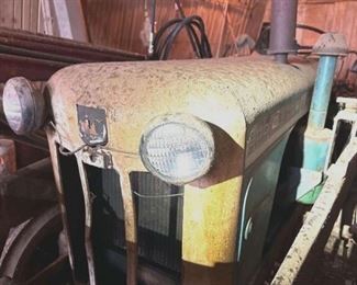 Oliver 500 1960 Tractor with Three Point Hitch and Working Loader