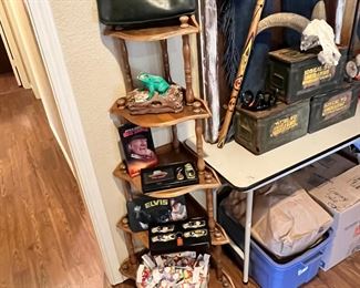 Cute corner shelf, John Wayne wallet & knife set, Elvis 4 piece knife set, concrete frog, a bucket full of gnomes ready to invade  your garden or home… or perfect to use to drive your coworkers but.