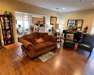 Haverty’s love seat, great condition & comfy too.