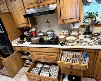 Great cookware pieces… Martha Stewart, Aluminum Dutch ovens, vintage covered pots, baking tins… somebody make me some muffins please… blueberry or lemon pound… or maybe even blueberry-lemon pound!