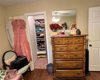 Talk chest of drawers well made, but maker unknown