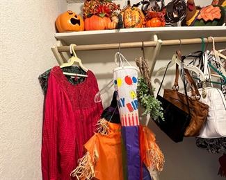 Lots is seasonal on the property… Christmas, halloween, fall, Easter & 4th of July stuff throughout.