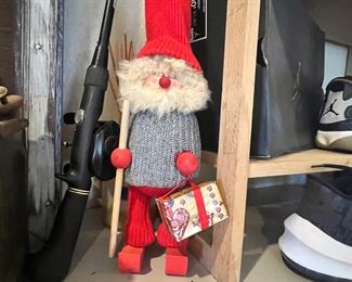 He’s rad. That dude knows not a bad day. Dandy little vintage wooden santa 