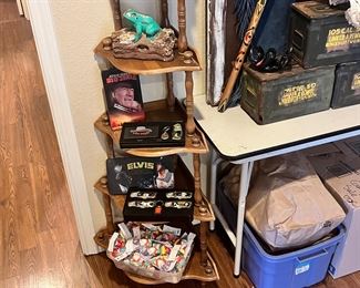 Gr was t corner shelf.. full of collectible larger than life personality knives and concrete frogs… who could ask for more?