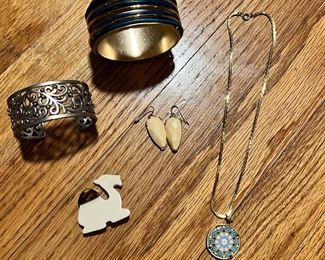 Fancy costume stuff… Chico’s that looks like the much more expensive James Avery or John Hardy version, a rare Robert Lee Morris studios Soho chunky bangle with great color, a pair of Kendr Nots, a cool camel and an art glass necklace oozing Morano style!
More pics including individuals and close-ups with marks are at the end of the pictures!