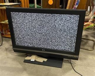 LG 38 in tv with remote