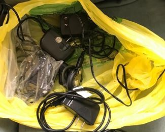 A lot of wires. Much more than shown.