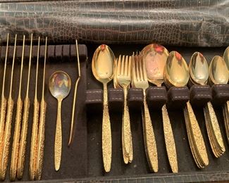 Gold plated flatware (61 pieces)