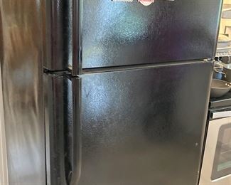 Black Frigidaire refrigerator / freezer